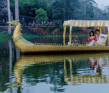Angkor-Gondola-Sunset couple