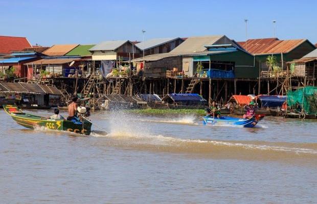 Kampong Khleang floating village