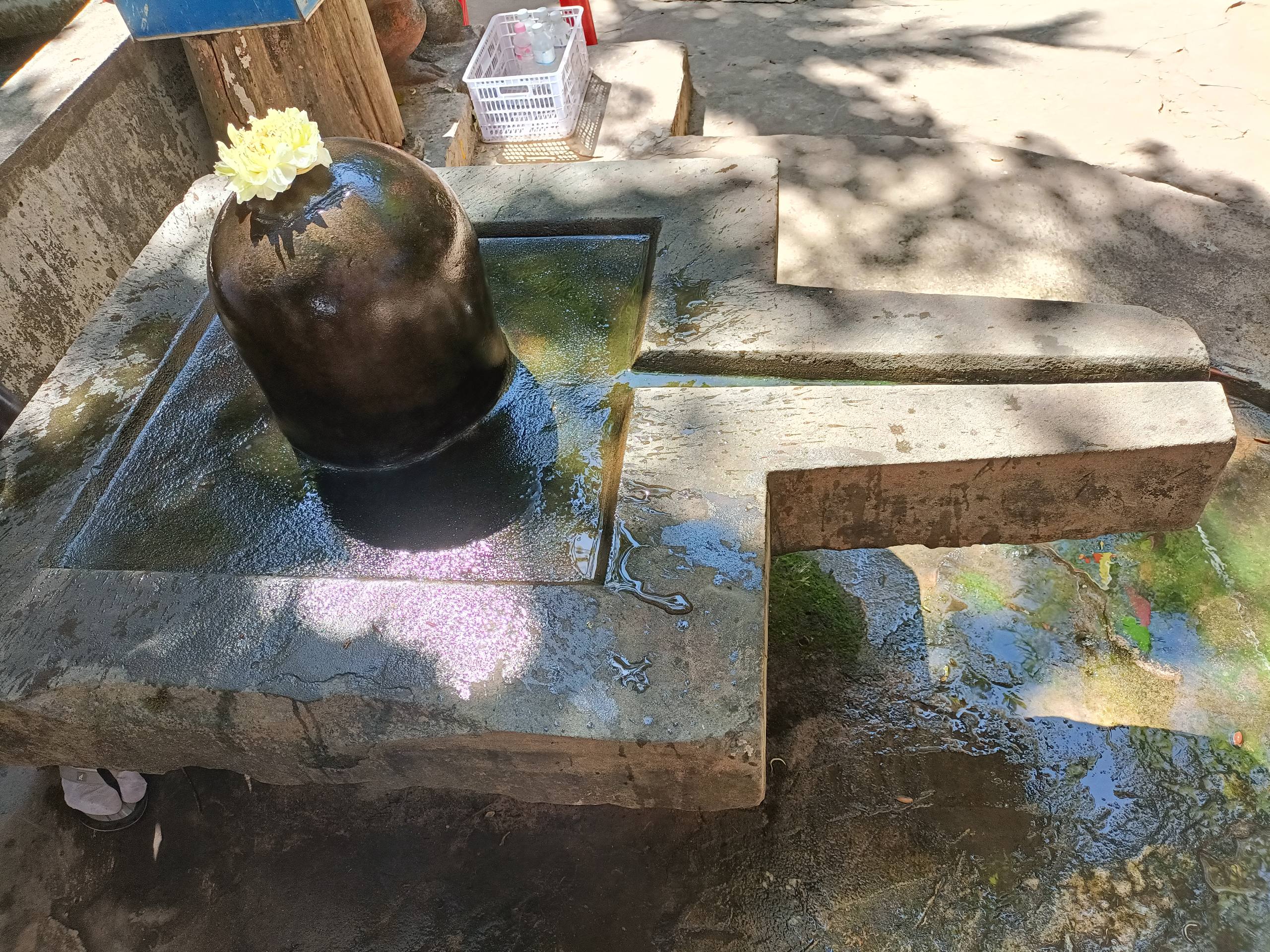 A sacred Linga and Yoni symbol representing the union of Shiva and Shakti in Hindu tradition.